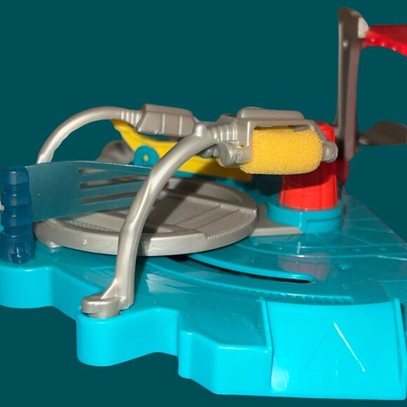 2012 Mattel Hot Wheels Car Wash Fold Up Playset - Picture 2 of 5